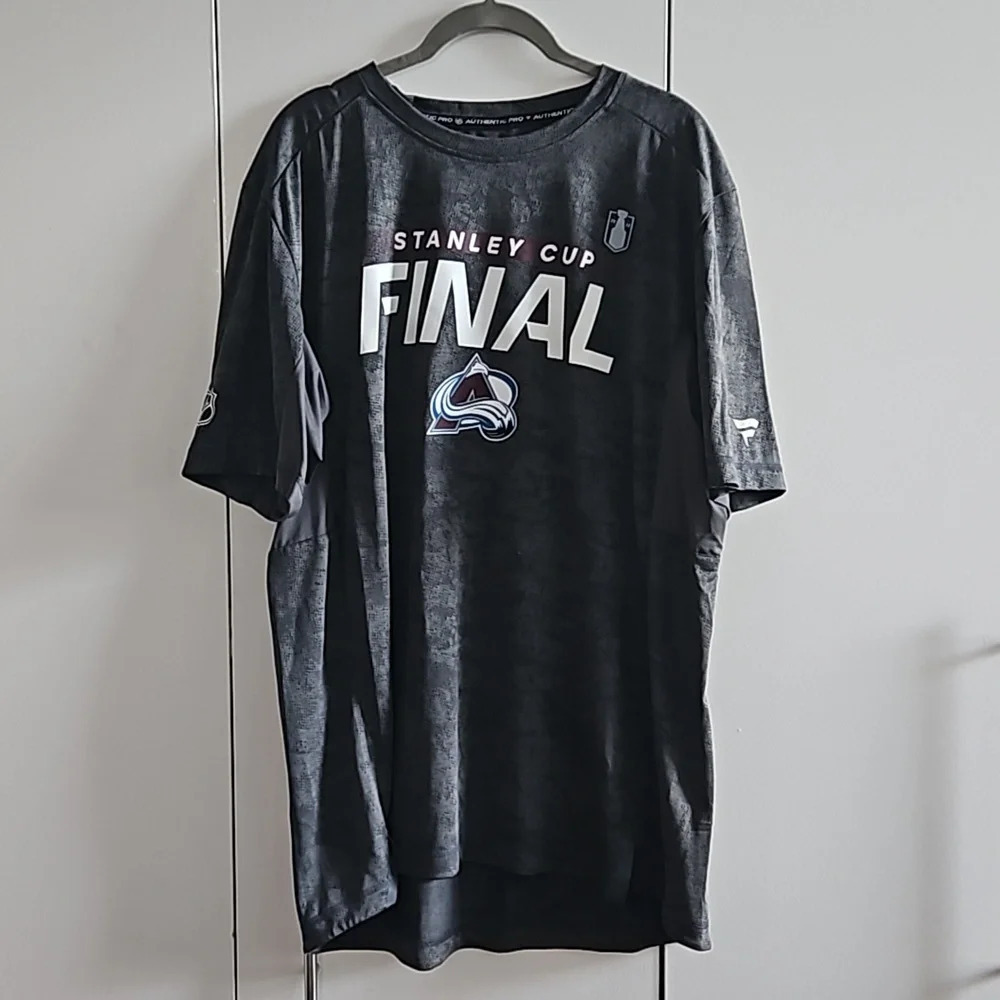 Stanley Cup Finals Men's Size XL Tee from the 2022 Stanley Cup Championship!